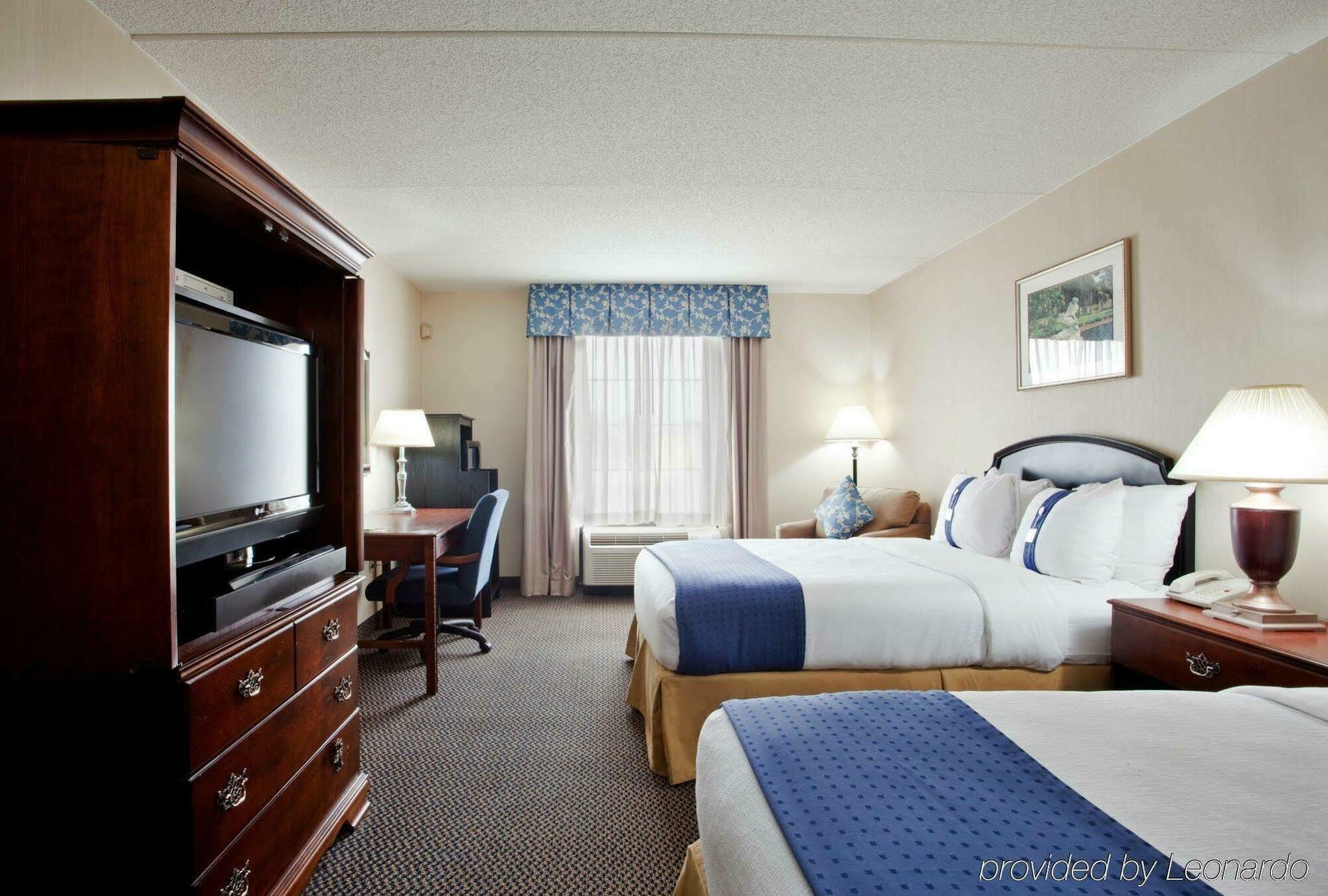 Holiday Inn Express & Suites Newport News, An Ihg Hotel Room photo